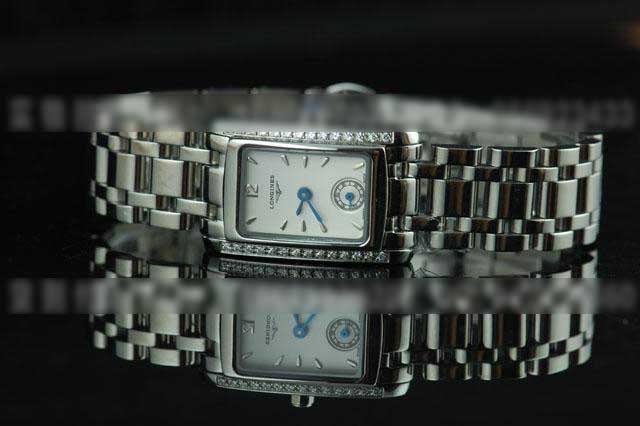 LQ219浪琴(LONGINES)优雅黛绰维纳系列镶钻两针半腕表 