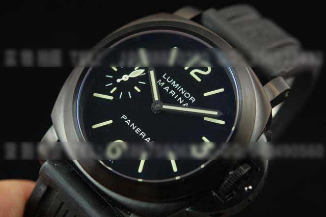 PN42沛纳海（PANERAI）黑钢6497手上链背透机械手表